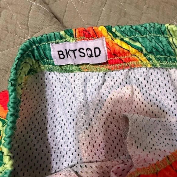 BKTSQD Vibrant Patterned Shorts Size YXL - Picture 3 of 4